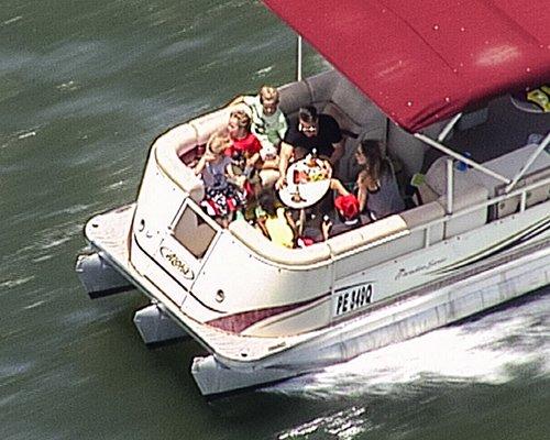 Pitt Jolie clan onboard their tri-toon. © SW